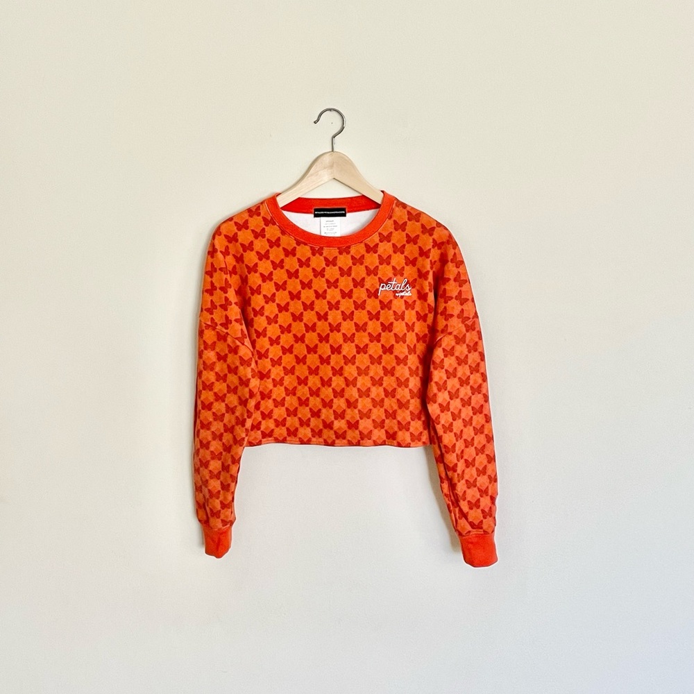 Petals by Petals and Peacocks Butterfly Pattern Orange Crop Sweatshirt Women’s M